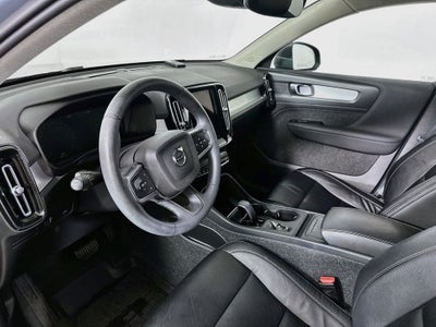2022 Volvo XC40 Momentum