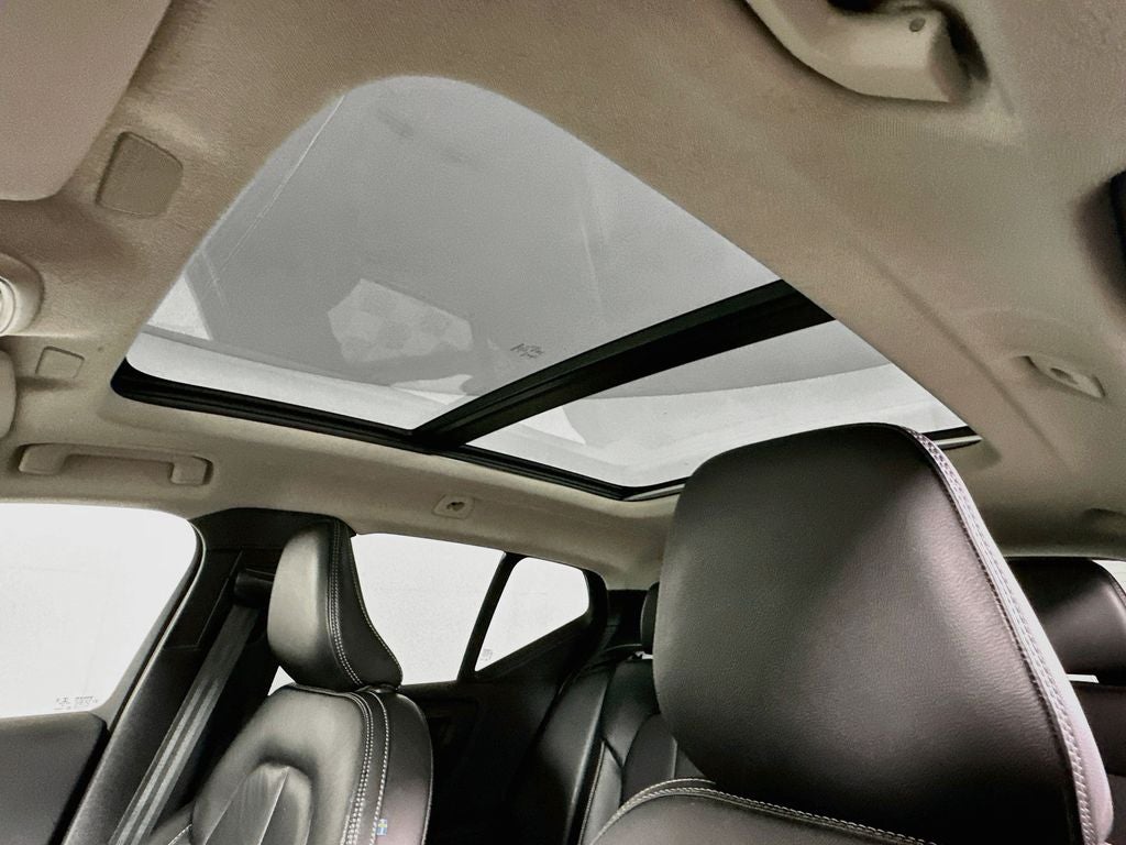 2022 Volvo XC40 Momentum