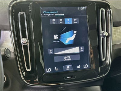2022 Volvo XC40 Momentum