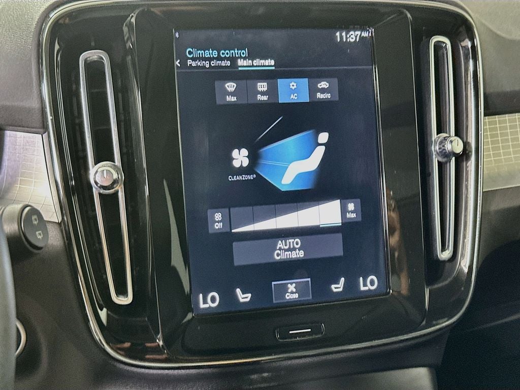 2022 Volvo XC40 Momentum
