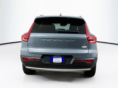 2022 Volvo XC40 Momentum