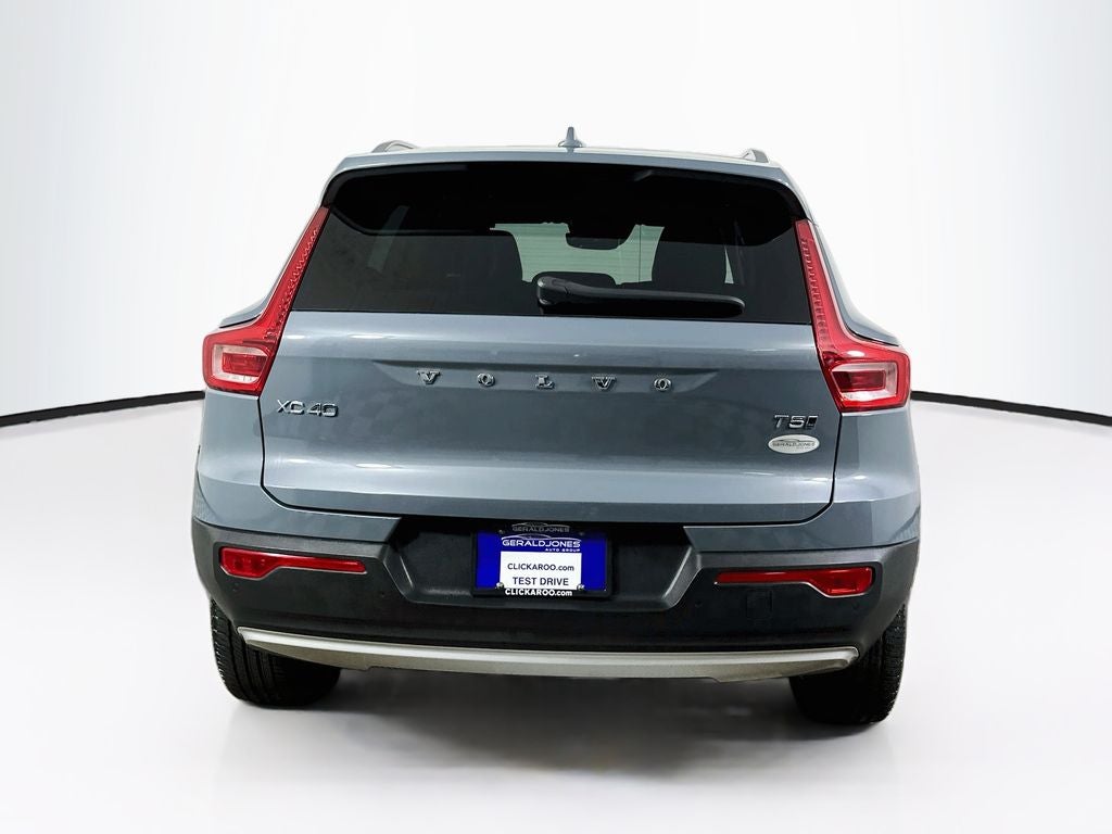 2022 Volvo XC40 Momentum