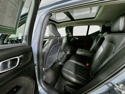 2022 Volvo XC40 Momentum