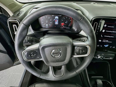 2022 Volvo XC40 Momentum