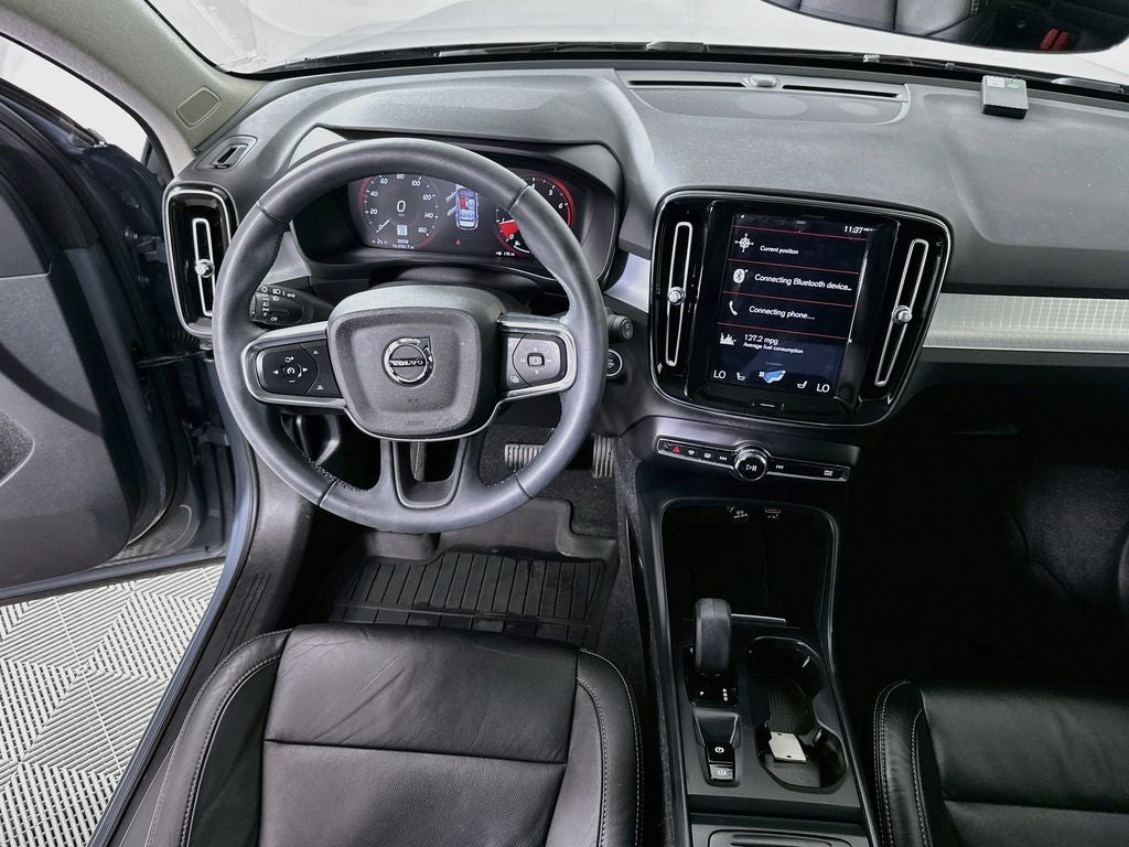 2022 Volvo XC40 Momentum