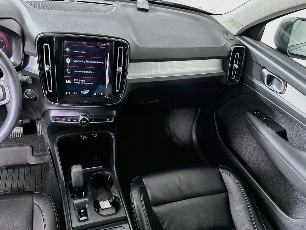 2022 Volvo XC40 Momentum