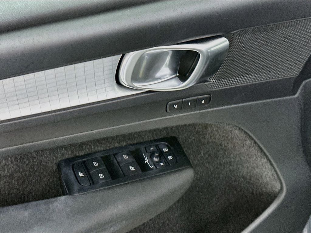 2022 Volvo XC40 Momentum