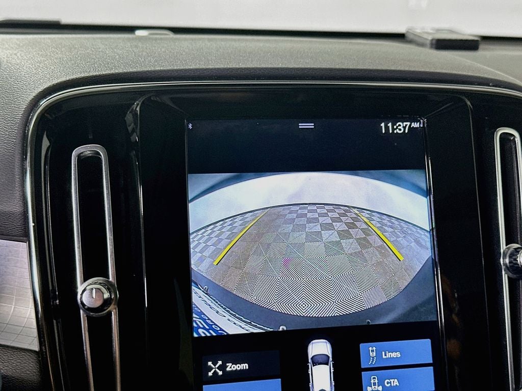 2022 Volvo XC40 Momentum