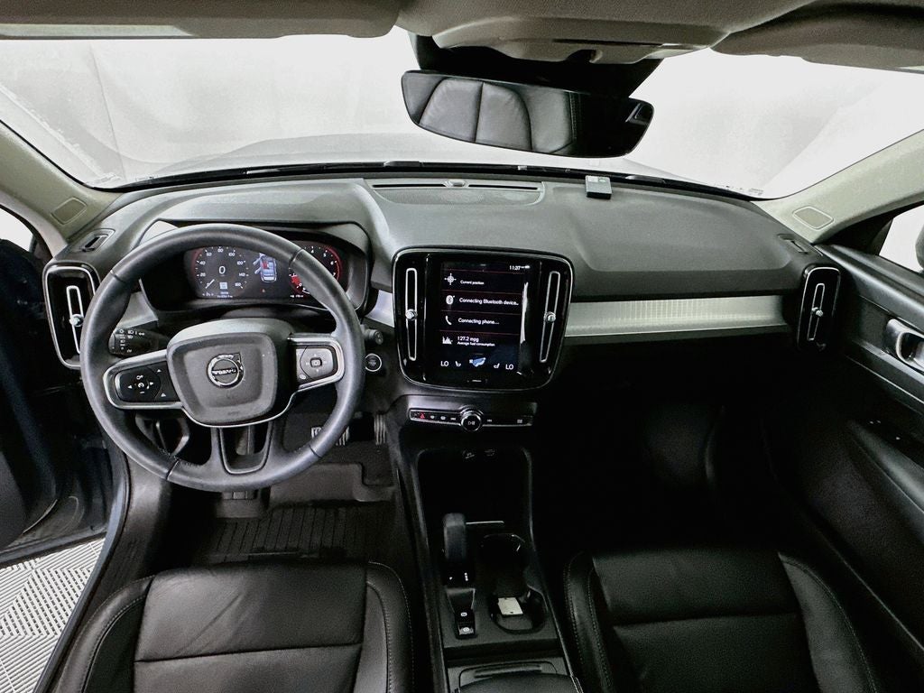 2022 Volvo XC40 Momentum