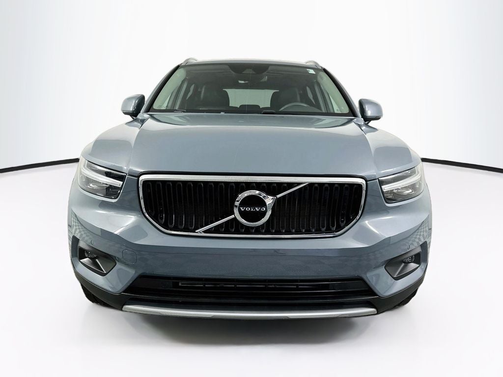 2022 Volvo XC40 Momentum