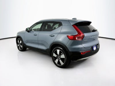 2022 Volvo XC40 Momentum
