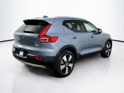 2022 Volvo XC40 Momentum
