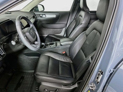 2022 Volvo XC40 Momentum