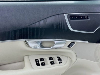 2020 Volvo XC90 Momentum