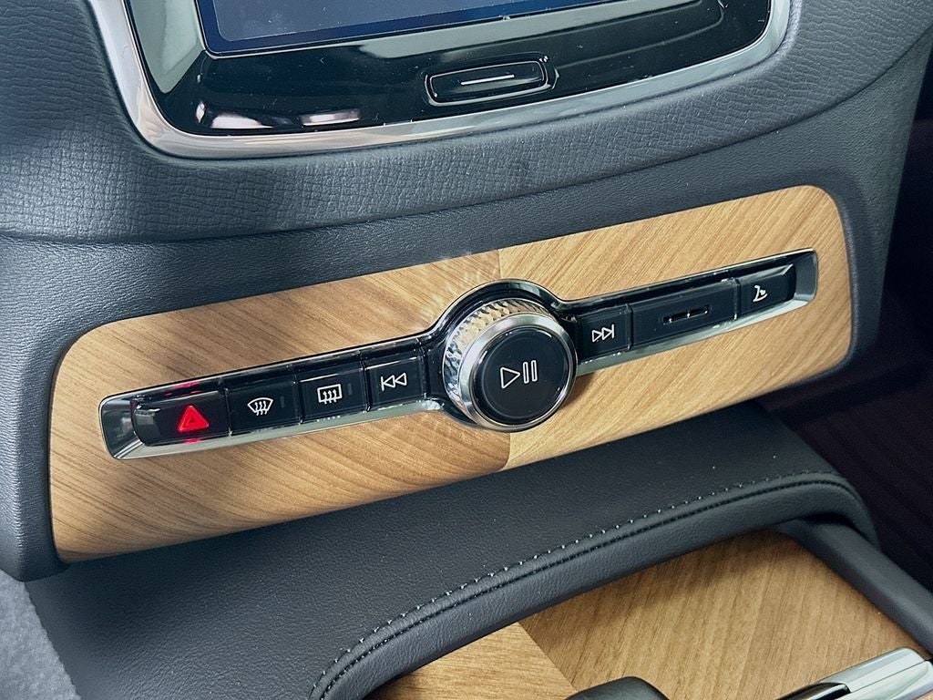 2025 Volvo XC90 Plug-In Hybrid T8 Plus 6 Passenger