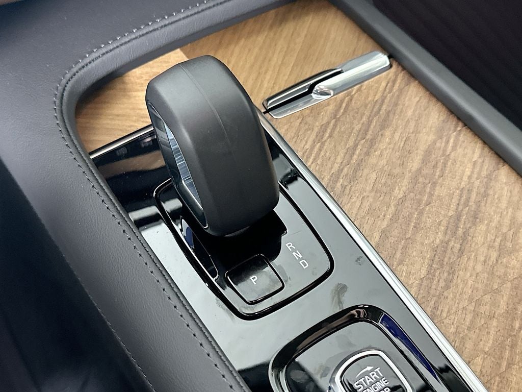 2025 Volvo XC90 Plug-In Hybrid T8 Plus 6 Passenger