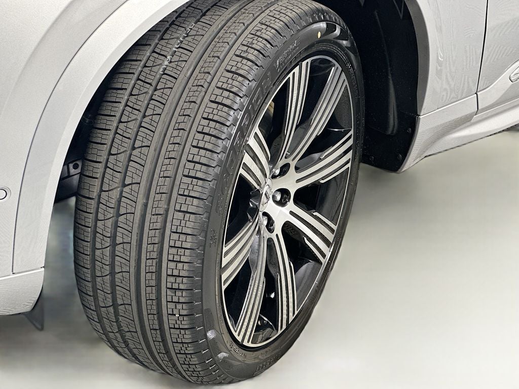 2025 Volvo XC90 Plug-In Hybrid T8 Plus 6 Passenger