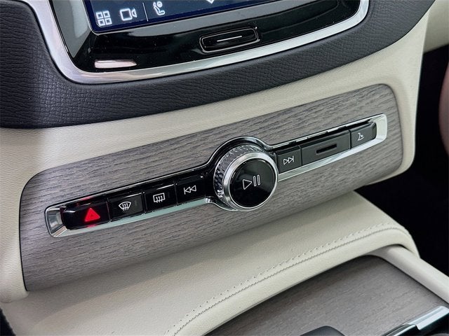 2025 Volvo XC90 Plug-In Hybrid Plus