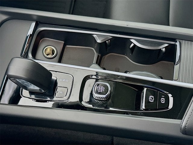 2025 Volvo XC60 Plug-In Hybrid Core