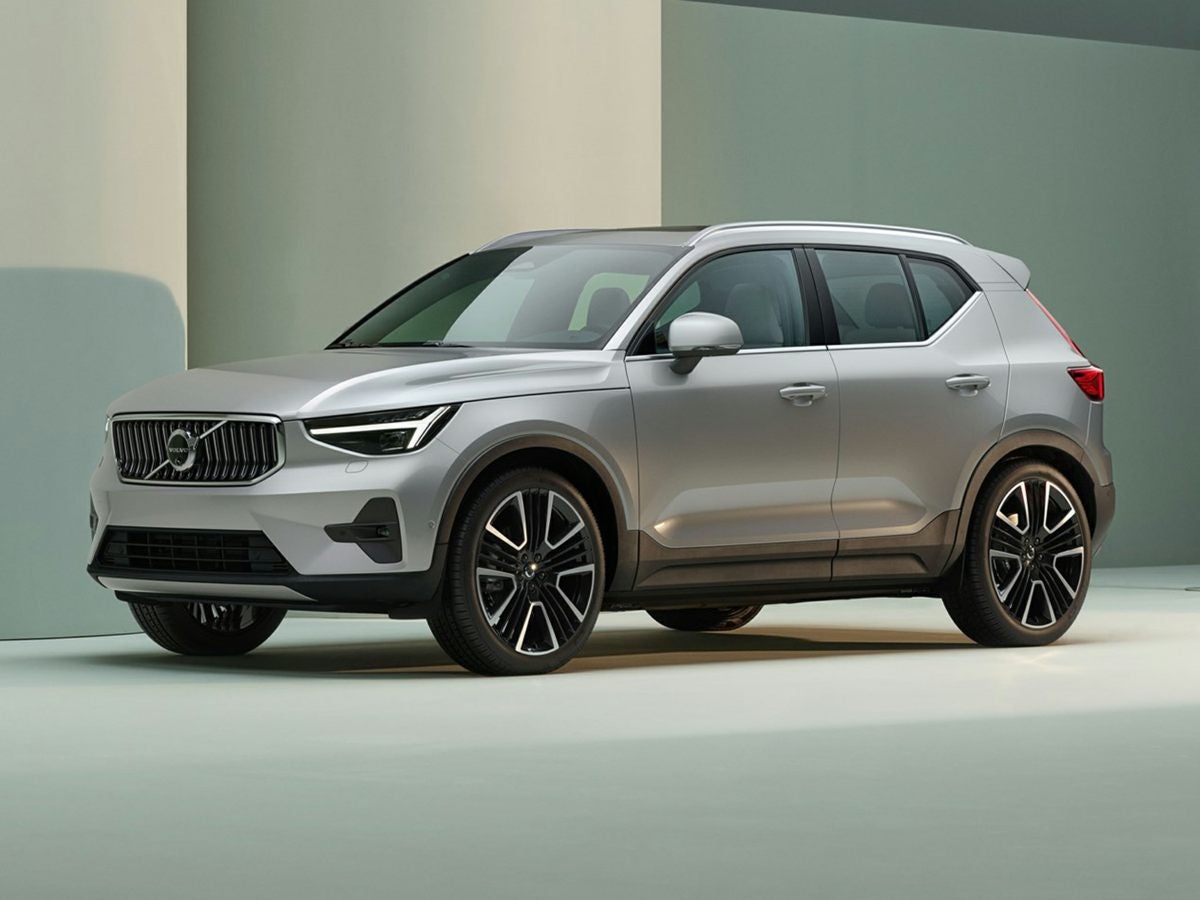 2023 Volvo XC40 B4 Plus Bright Theme