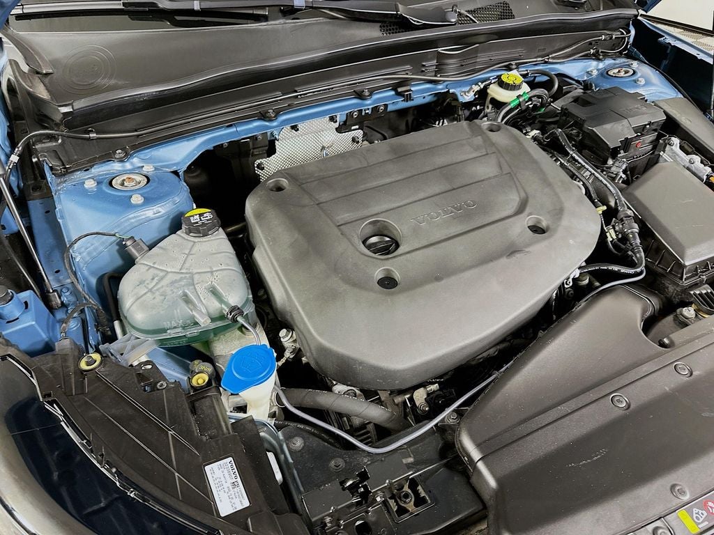 2023 Volvo XC40 B4 Plus Bright Theme