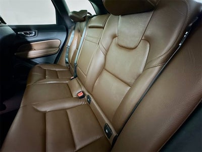 2022 Volvo XC60 Momentum