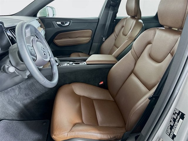 2022 Volvo XC60 Momentum