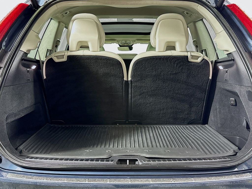 2023 Volvo XC90 B5 Plus