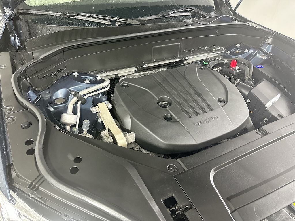 2023 Volvo XC90 B5 Plus