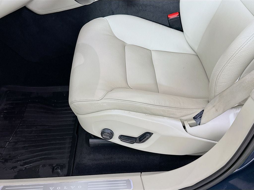 2023 Volvo XC90 B5 Plus