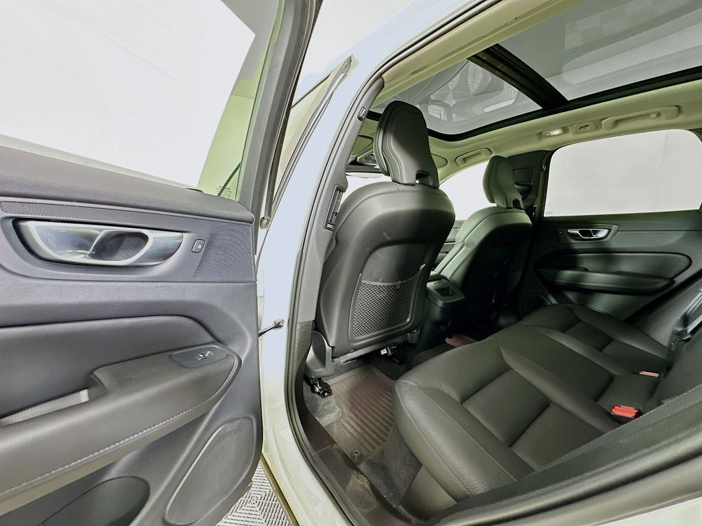2024 Volvo XC60 B5 Plus Dark Theme
