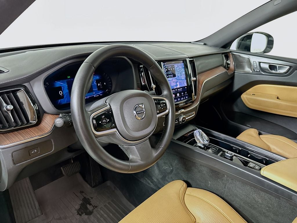 2024 Volvo XC60 B5 Ultimate Dark Theme