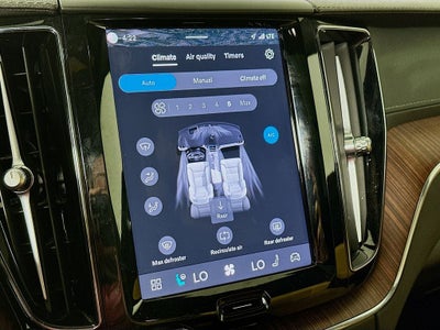 2024 Volvo XC60 B5 Ultimate Dark Theme