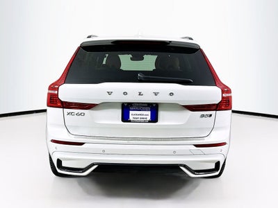 2024 Volvo XC60 B5 Ultimate Dark Theme