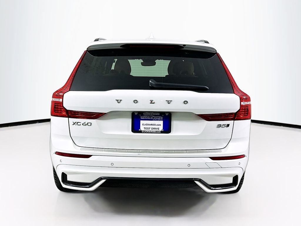 2024 Volvo XC60 B5 Ultimate Dark Theme