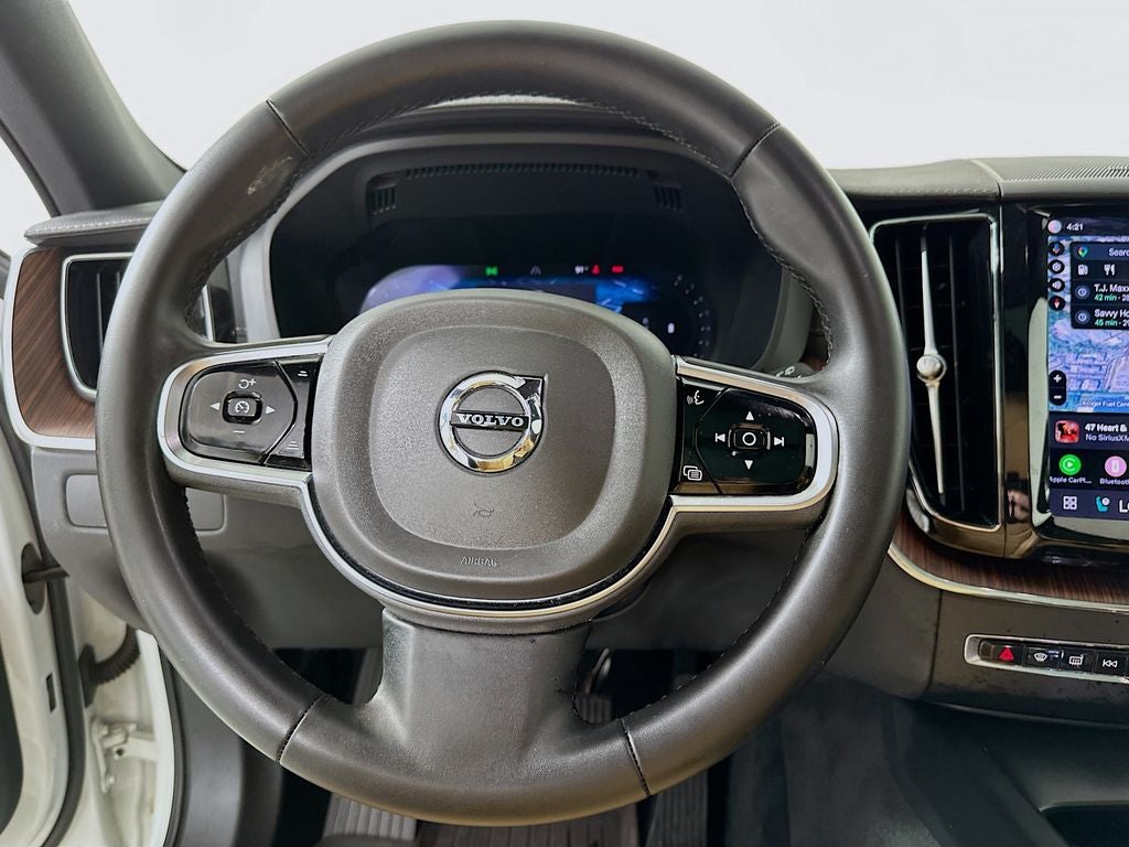2024 Volvo XC60 B5 Ultimate Dark Theme
