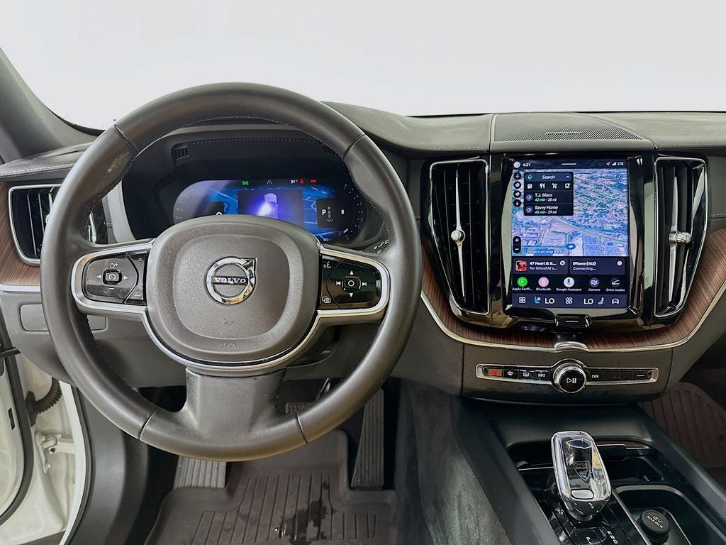 2024 Volvo XC60 B5 Ultimate Dark Theme