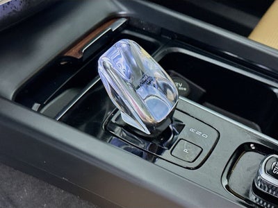 2024 Volvo XC60 B5 Ultimate Dark Theme