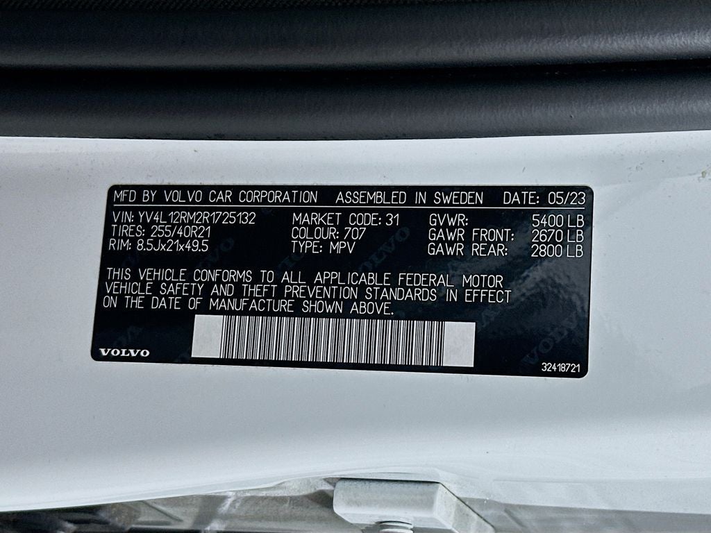 2024 Volvo XC60 B5 Ultimate Dark Theme