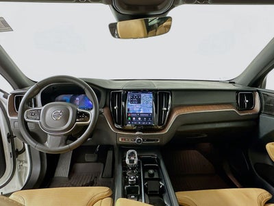 2024 Volvo XC60 B5 Ultimate Dark Theme