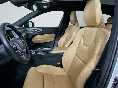 2024 Volvo XC60 B5 Ultimate Dark Theme