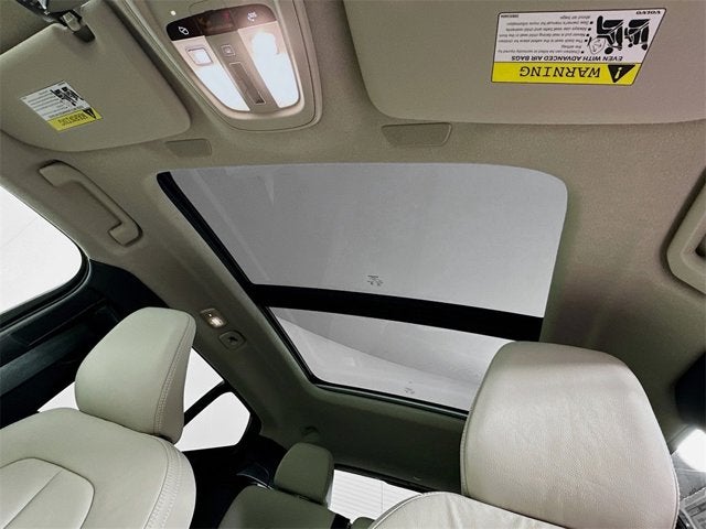 2025 Volvo XC40 Plus Dark Theme