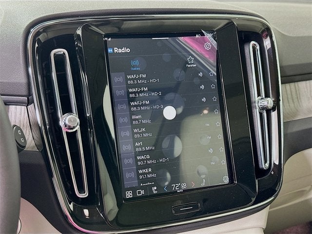 2025 Volvo XC40 Plus Dark Theme