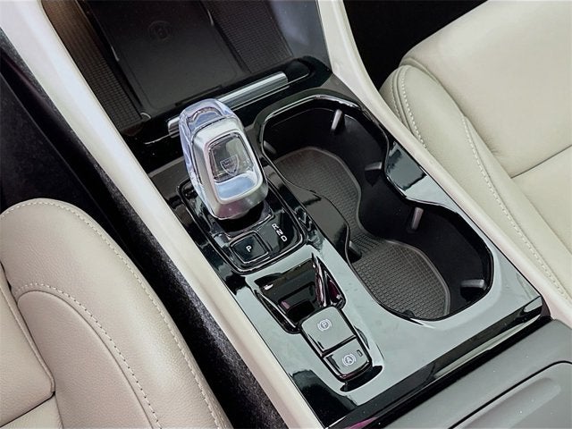 2025 Volvo XC40 Plus Dark Theme