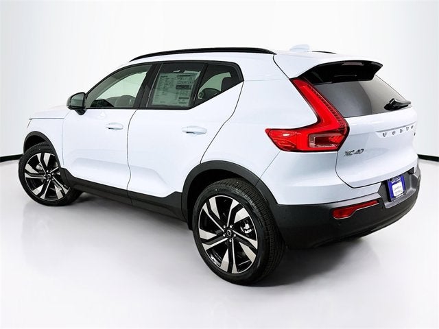 2025 Volvo XC40 Plus Dark Theme
