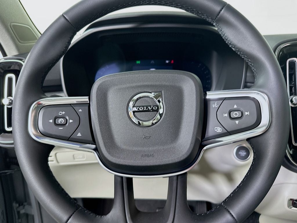 2026 Volvo XC40 B5 Plus