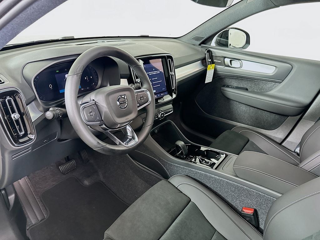 2026 Volvo XC40 B5 Ultra Black Edition