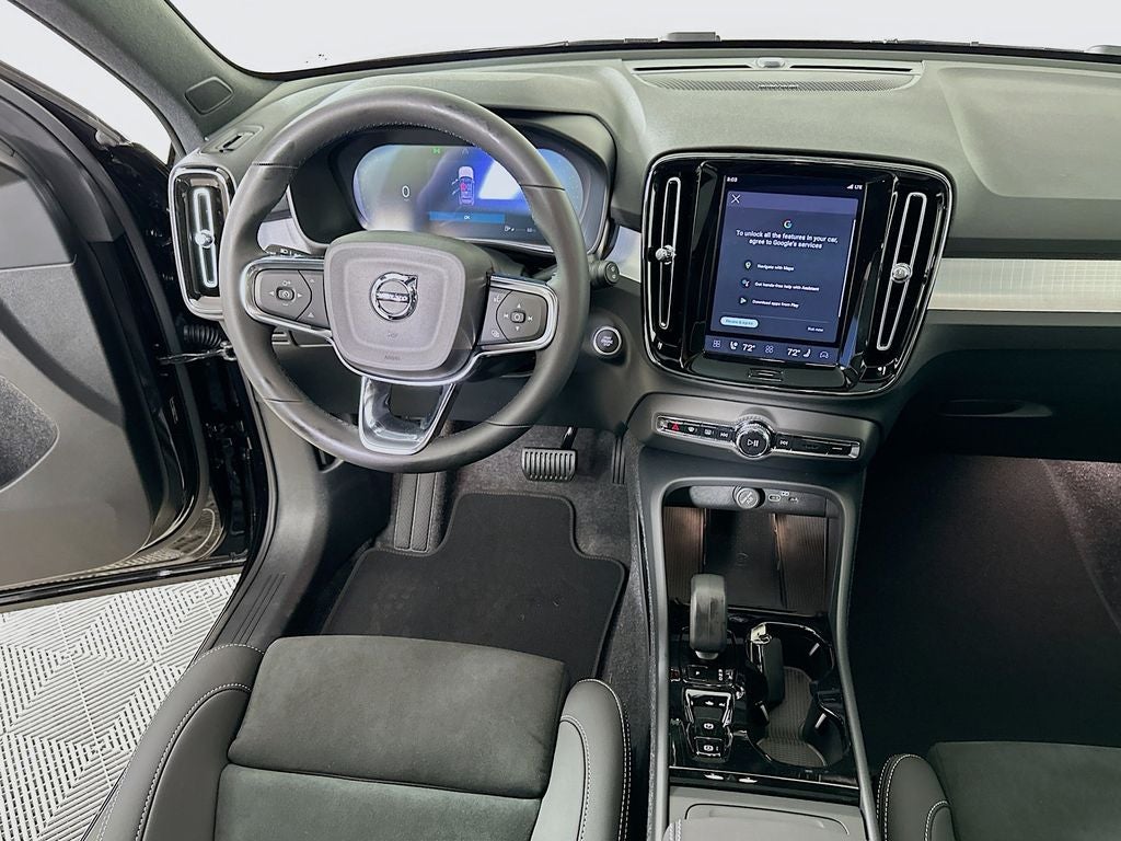 2026 Volvo XC40 B5 Ultra Black Edition