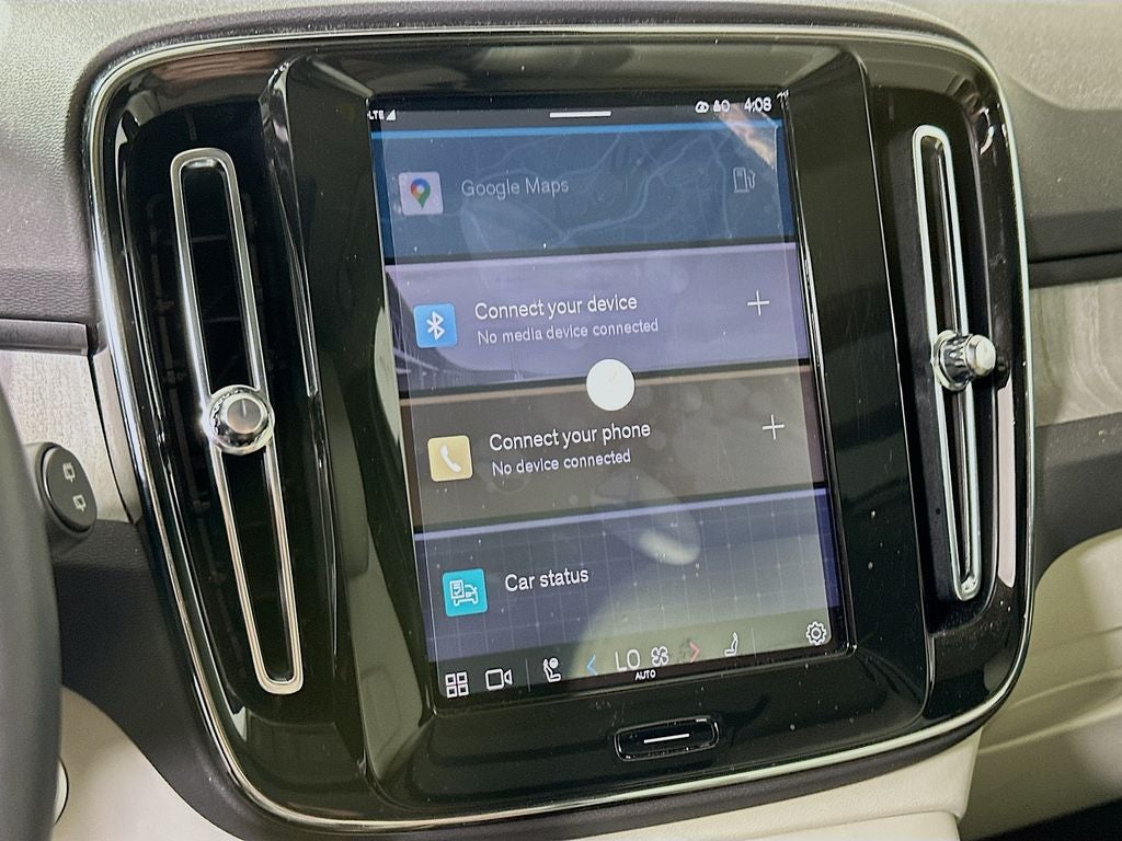 2024 Volvo XC40 B5 Plus Bright Theme
