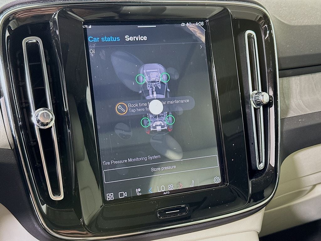 2024 Volvo XC40 B5 Plus Bright Theme